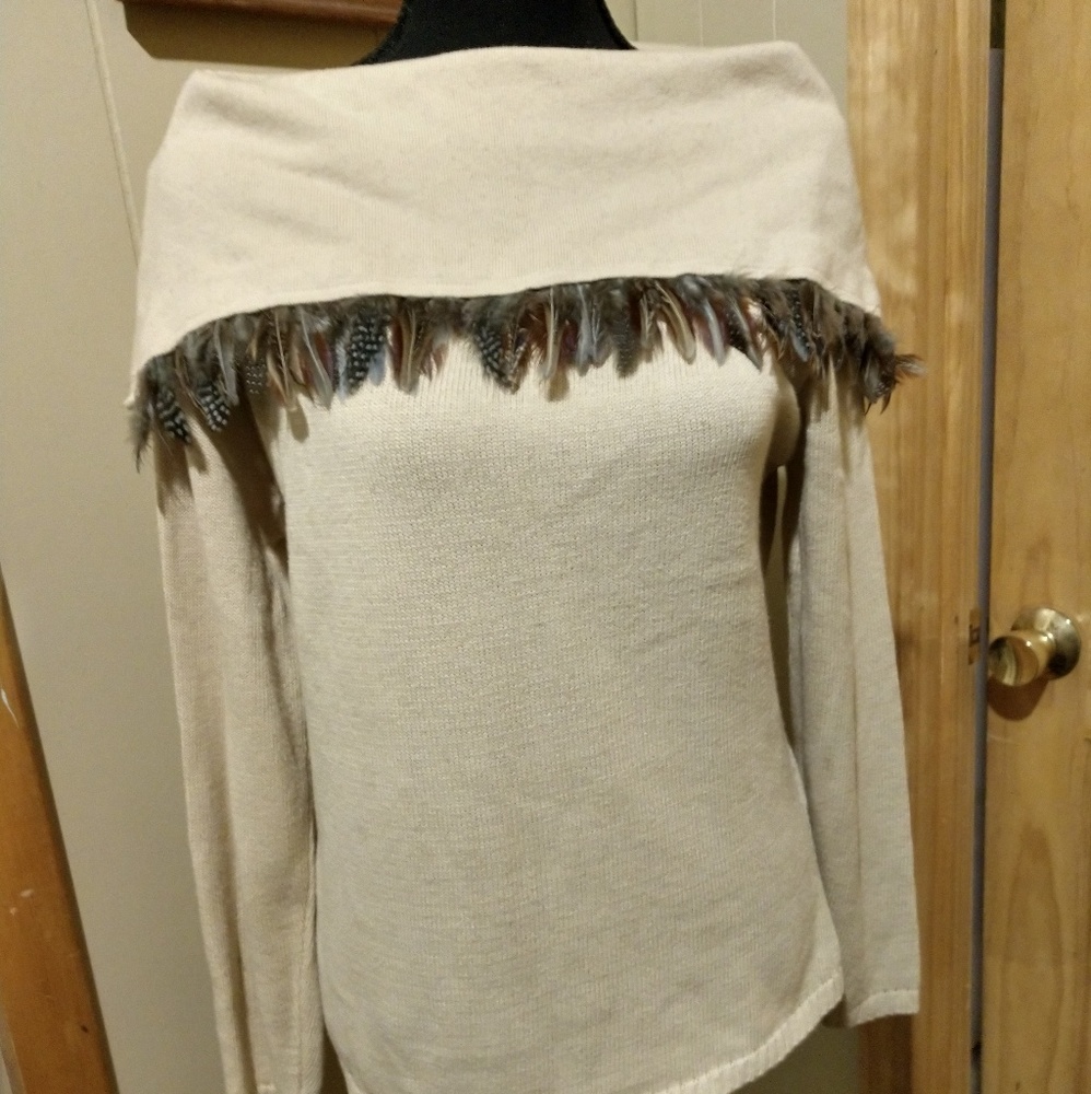 Feathered sweater by Olsen